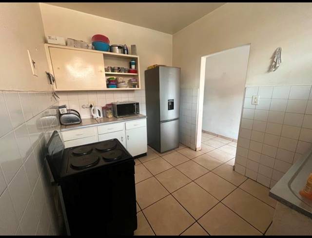 2 BEDROOM PROPERTY TO RENT IN FLORIDA LAKE